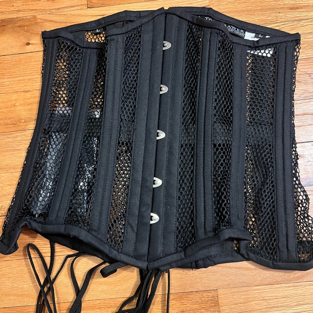 Daisy Corsets Black fishnet underbust